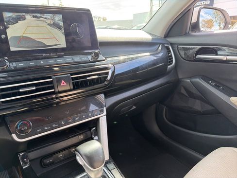 Used 2022 Kia Seltos EX image 29
