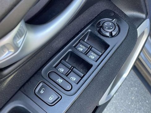 Used 2020 Jeep Renegade Latitude FWD image 15