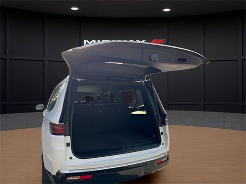 Used 2023 Jeep Wagoneer L Series II image 8