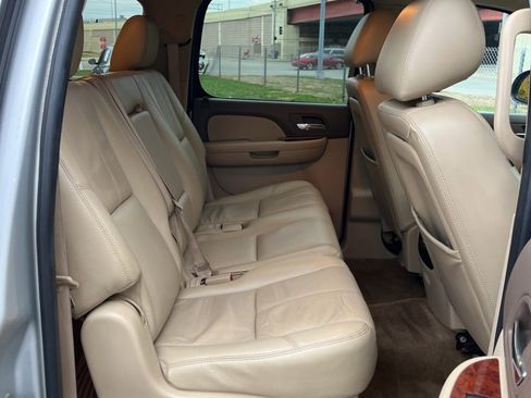 Used 2011 Chevrolet Suburban LT image 13