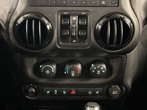 Used 2016 Jeep Wrangler Unlimited Sahara AWD/4WD image 19