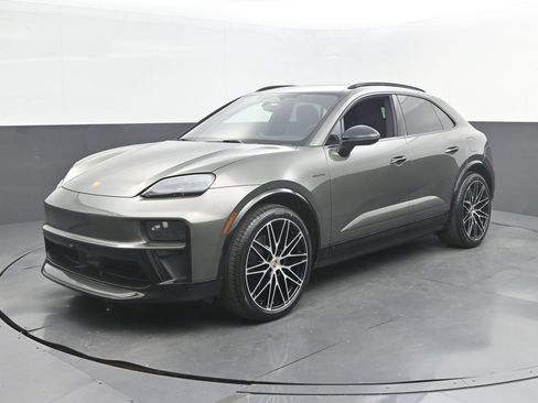 New 2026 Porsche Macan 4 Electric AWD/4WD image 1