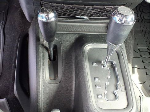 Used 2018 Jeep Wrangler Unlimited Sport AWD/4WD image 21