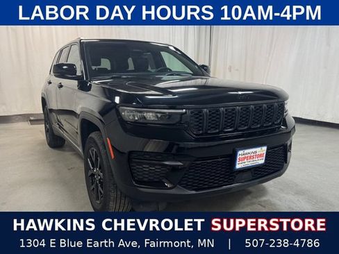 Used 2025 Jeep Grand Cherokee Altitude AWD/4WD image 1