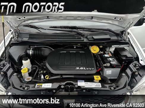 Used 2018 Dodge Grand Caravan SE FWD image 21