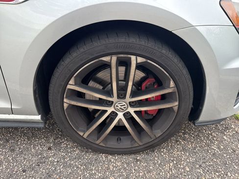 Used 2017 Volkswagen Golf 4-Door FWD image 13