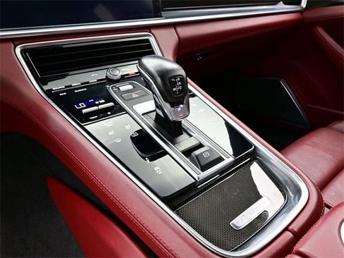 Used 2018 Porsche Panamera 4S image 11