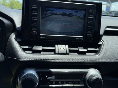 Used 2020 Toyota RAV4 LE FWD image 27