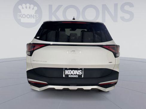 Used 2023 Kia Sportage LX image 2