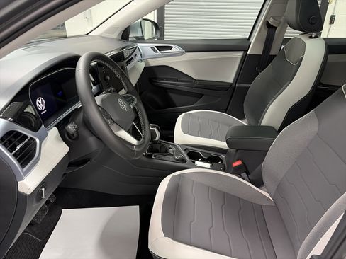New 2026 Volkswagen Taos SE image 15