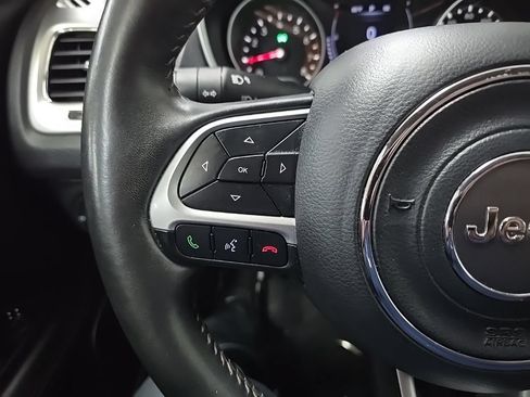 Used 2018 Jeep Compass Latitude w/ Cold Weather Group AWD/4WD image 19