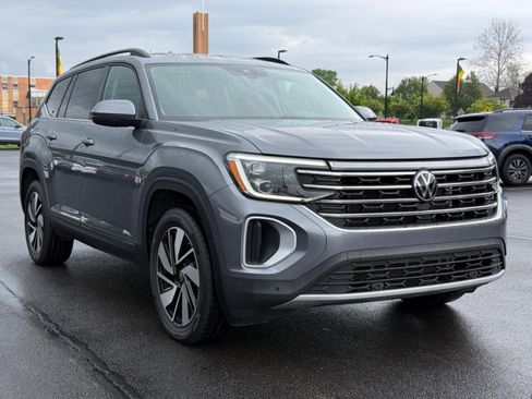 Used 2025 Volkswagen Atlas SE AWD/4WD image 10