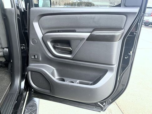 Used 2015 Nissan Titan SV w/ SV Value Truck Package image 18