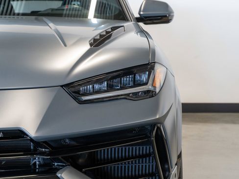 Used 2023 Lamborghini Urus Performante AWD/4WD image 38