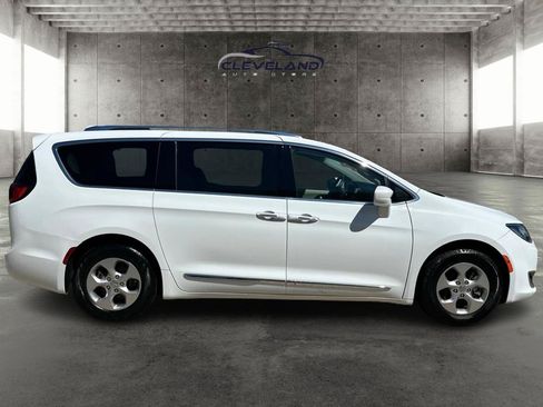 Used 2017 Chrysler Pacifica Touring-L Plus FWD image 2