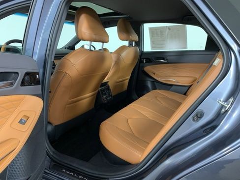 Used 2020 Toyota Avalon Limited image 33