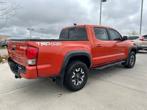 Used 2017 Toyota Tacoma TRD Off-Road AWD/4WD image 8