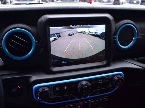 Used 2023 Jeep Wrangler Unlimited Sahara w/ Cold Weather Group AWD/4WD image 53