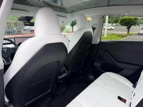 Used 2025 Tesla Model Y Long Range AWD/4WD image 28