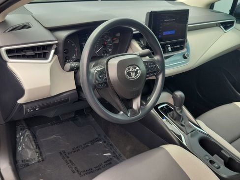 Used 2025 Toyota Corolla LE FWD image 10