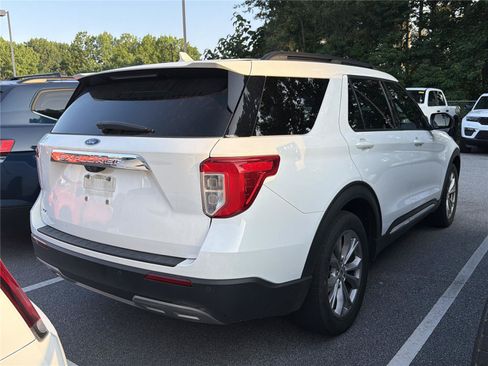 Used 2023 Ford Explorer XLT w/ Equipment Group 202A RWD image 4