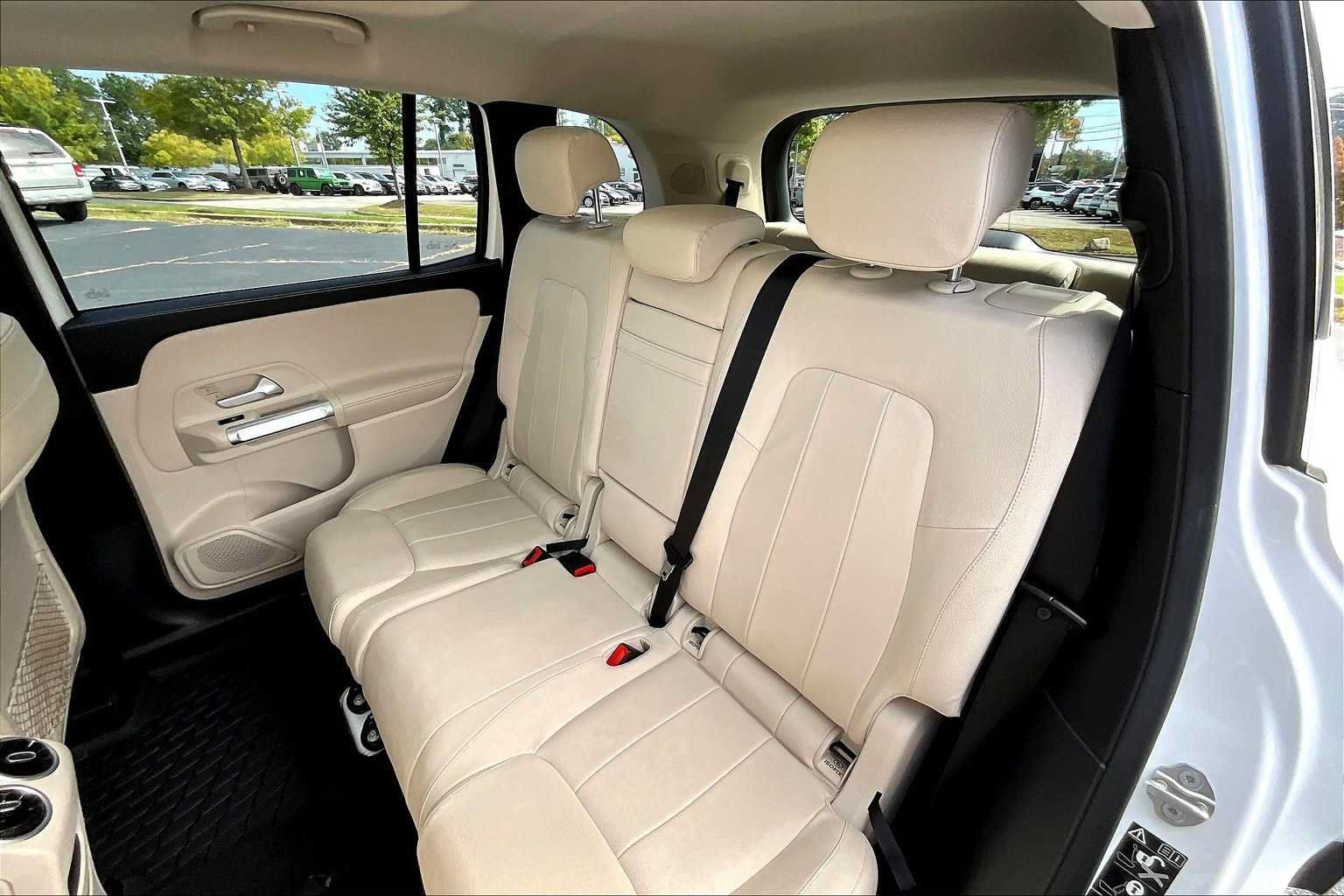 Used 2021 Mercedes-Benz GLB 250 4MATIC image 21