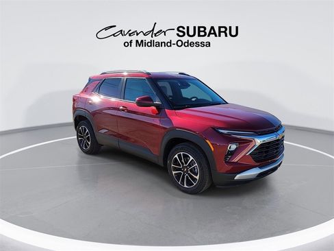 Used 2024 Chevrolet TrailBlazer LT image 2