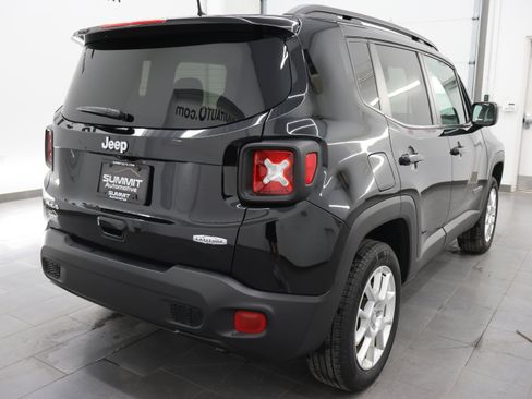 Used 2019 Jeep Renegade Latitude AWD/4WD image 5