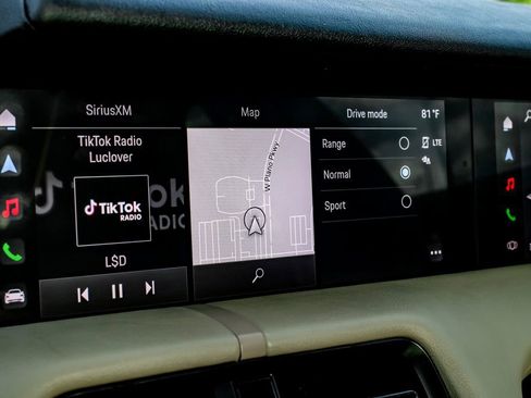 Used 2022 Porsche Taycan image 32