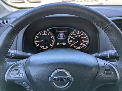 Used 2015 Nissan Pathfinder SL w/ SL Tech Package image 42