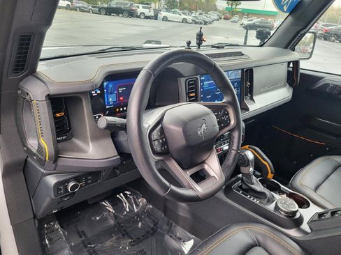 Used 2024 Ford Bronco Badlands image 10