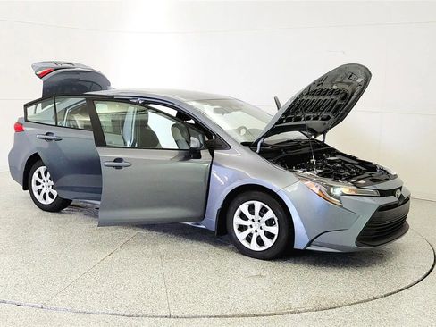 Used 2025 Toyota Corolla LE image 9