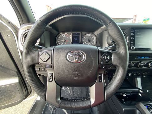 Certified 2022 Toyota Tacoma TRD Off-Road image 24