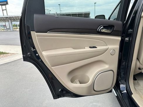 Used 2019 Jeep Grand Cherokee Overland AWD/4WD image 32