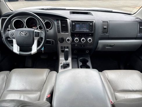 Used 2016 Toyota Sequoia SR5 RWD image 33