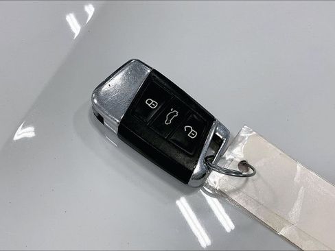 Used 2021 Volkswagen Atlas Cross Sport SE FWD image 12