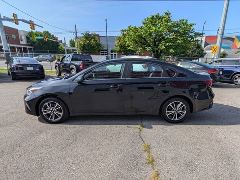 Used 2024 Kia Forte LXS w/ LXS Technology Package FWD image 9