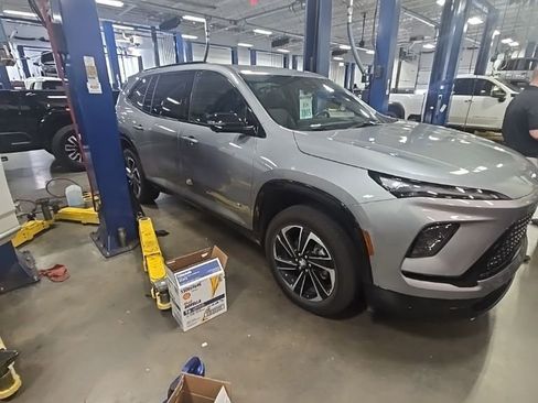 Used 2025 Buick Enclave Sport Touring w/ Power Package FWD image 4