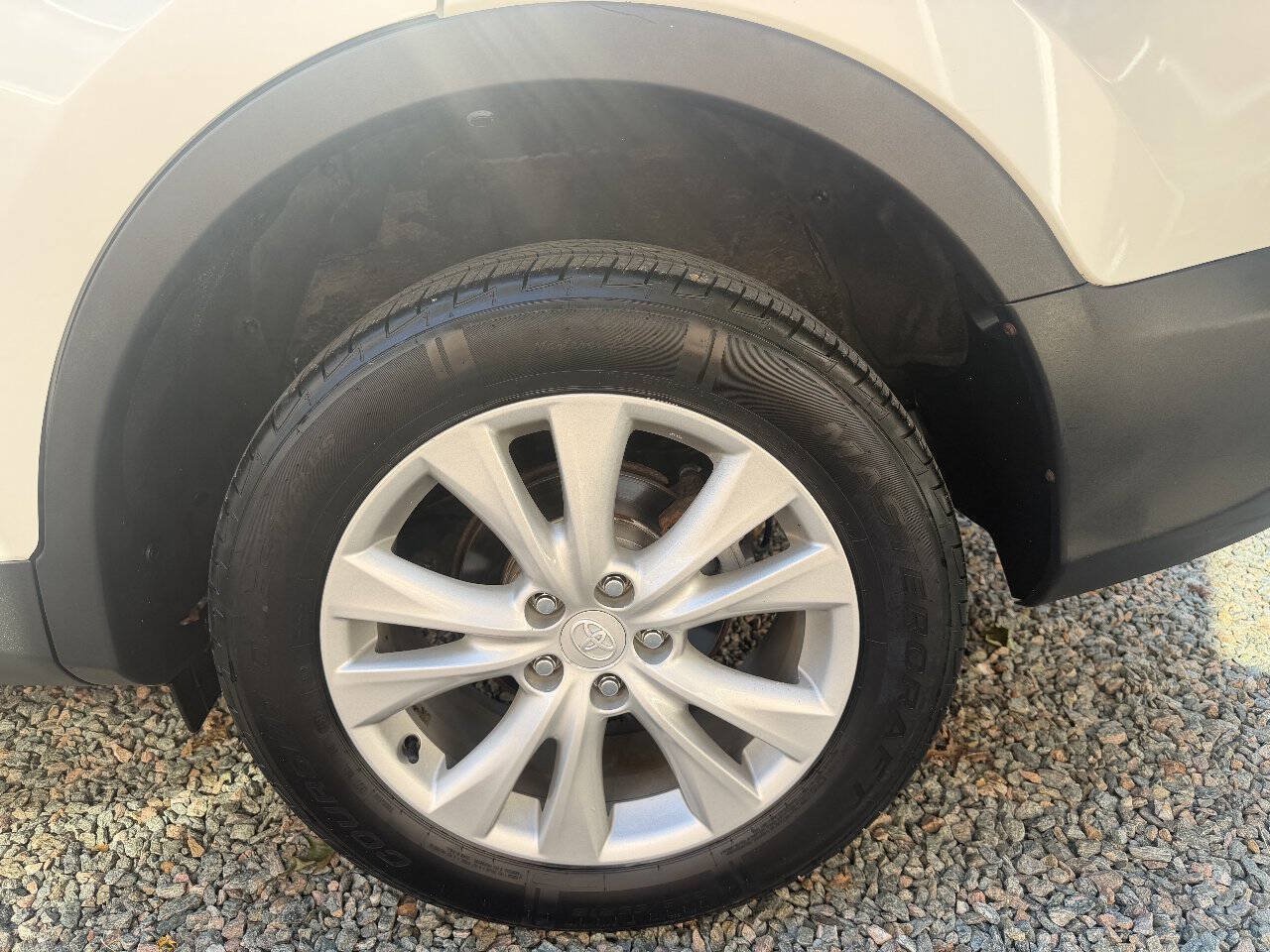 Used 2013 Toyota RAV4 Limited AWD/4WD image 23