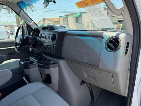 Used 2009 Ford E-350 and Econoline 350 Super Duty Wagon RWD image 19