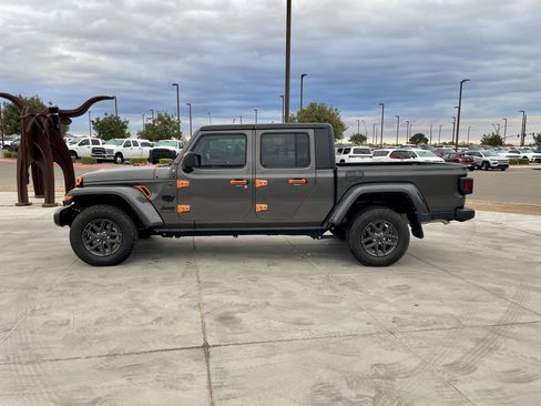 Certified 2024 Jeep Gladiator Sport image 2