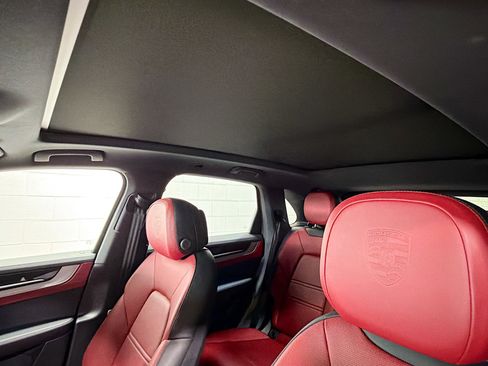 Certified 2024 Porsche Cayenne AWD/4WD image 26