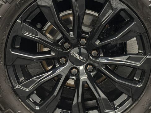 Used 2022 GMC Yukon XL Denali image 5