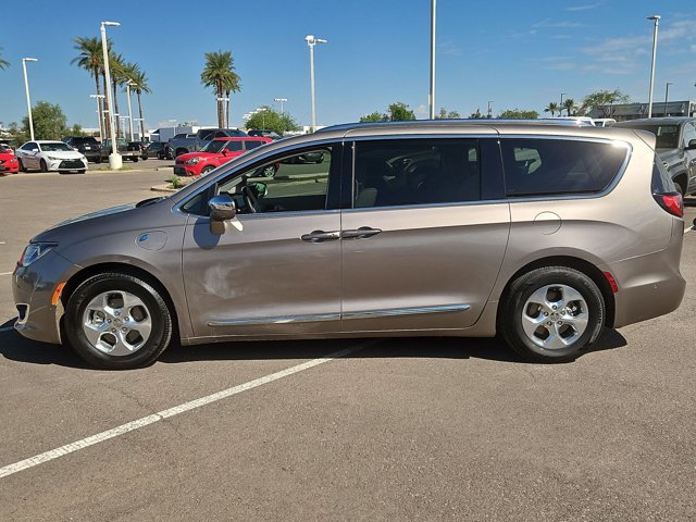 Used 2018 Chrysler Pacifica Limited w/ Advanced Safetytec Group FWD image 10