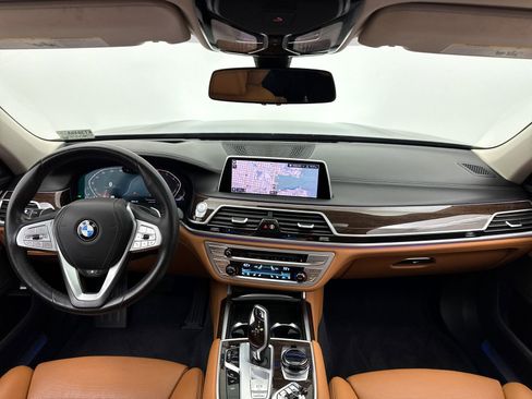 Used 2020 BMW 750i xDrive AWD/4WD image 23