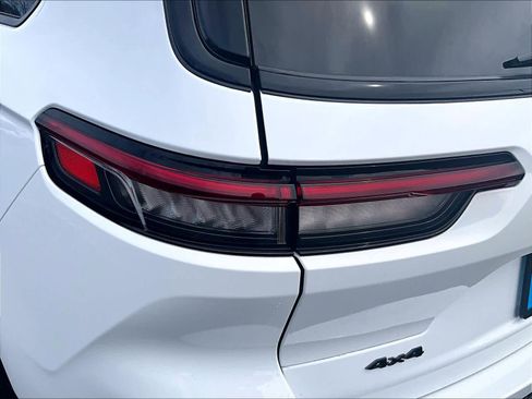 Used 2023 Jeep Grand Cherokee L Limited w/ Black Appearance Package image 34