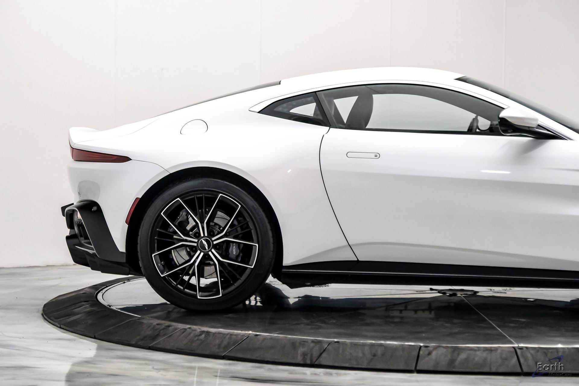 Used 2022 Aston Martin V8 Vantage Coupe RWD image 26