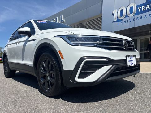 Used 2024 Volkswagen Tiguan SE w/ Panoramic Sunroof Package AWD/4WD image 10