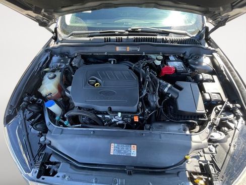 Used 2017 Ford Fusion SE w/ Equipment Group 201A image 26