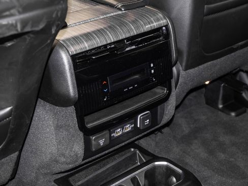 Used 2023 Jeep Wagoneer Series III w/ Premium Group I AWD/4WD image 38